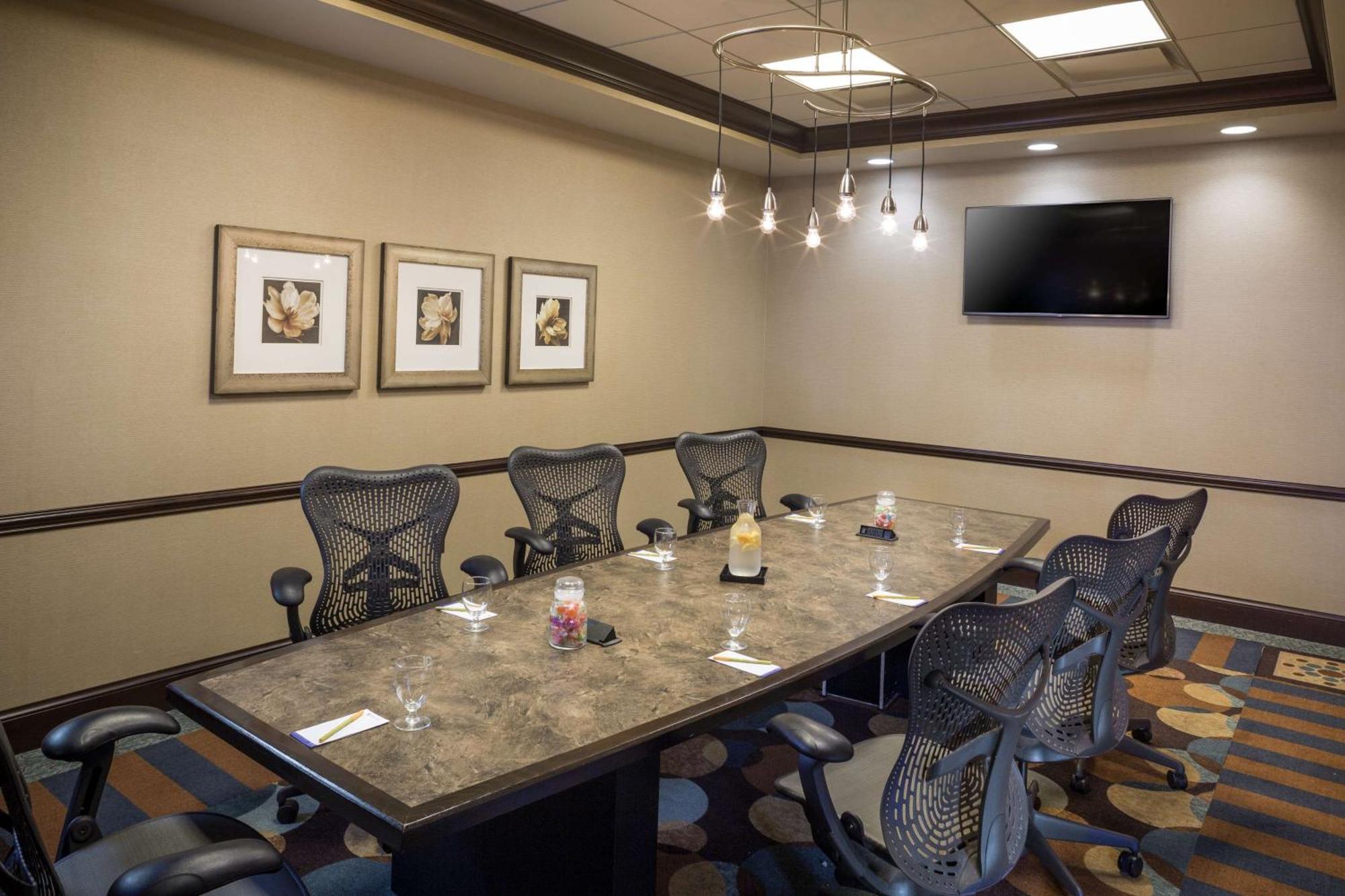 Hilton Garden Inn Hampton Coliseum Central Екстер'єр фото